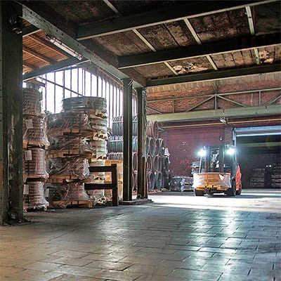 Transport Logistik GmbH - Full Service Logistic aus Iserlohn - Lagerhalle Gabelstapler